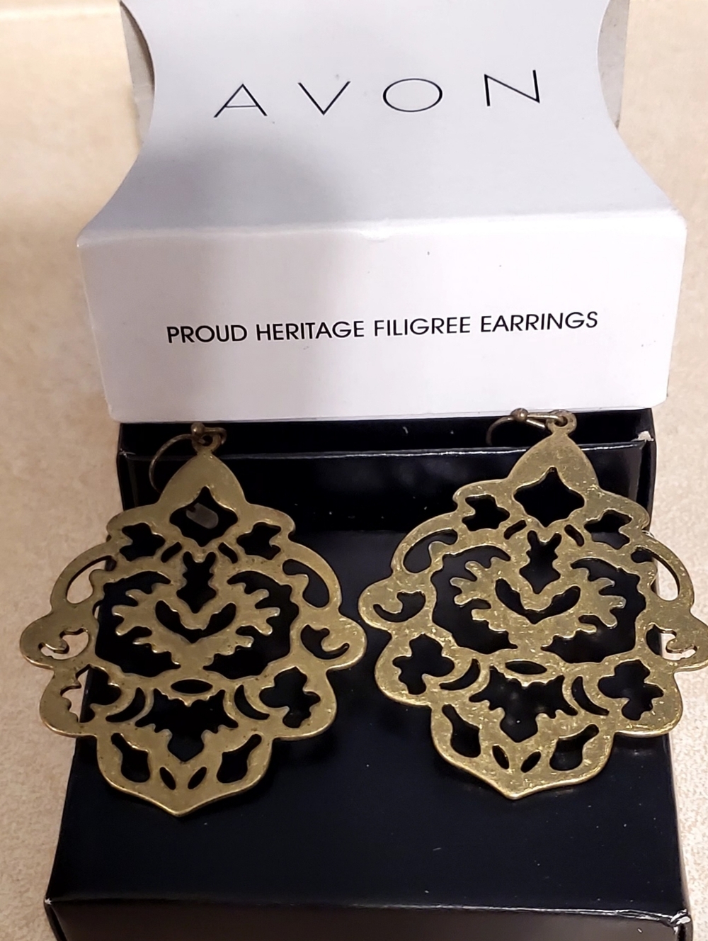 Avon Gold Filigree Drop Earrings